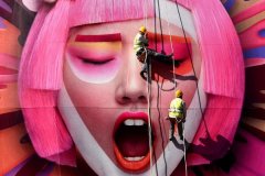 ”“—”门锁动弹的声音正在沉寂中显得 